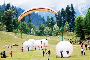 paragliding tour packages