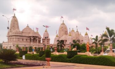 holy-ayodhya-kashi-tour-package-870x555